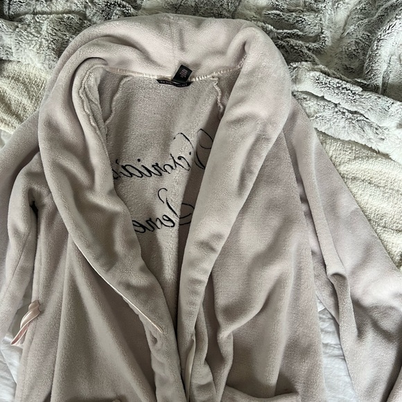 Victoria's Secret light pink Robe - Picture 2 of 3